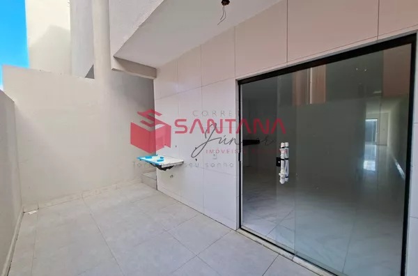 Casa na praia de Ipitanga com fino acabamento em Lauro de Freitas