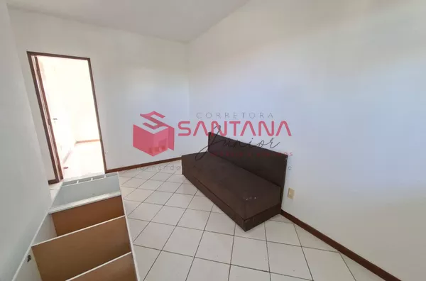Apartamento 2 quartos próximo à estrada do coco, 3º andar, escada