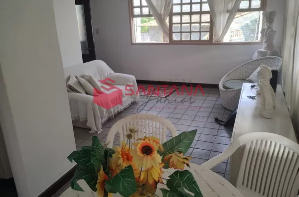 Casa com 2 quartos e ampla área externa em Arembepe