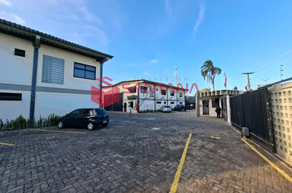 Galpão em condomínio com portaria 24h e AVCB para aluguel em Lauro De Freitas