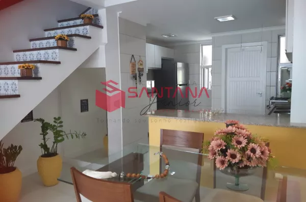 Casa com 3/4 à venda em condomínio fechado