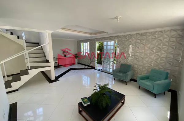 Casa em condomínio com 4/4 com área externa á venda em Camaçari