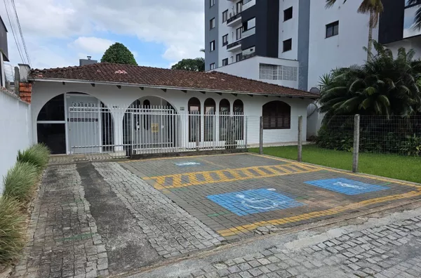 CASA COMERCIAL TÉRREA PARA LOCAÇÃO NO BAIRRO AMÉRICA