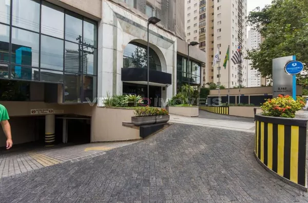 APARTAMENTO no 11º andar mobiliado com 1 dormitório e 1 garagem