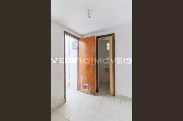 CASA mobiliada com 3 dormitórios e 2 garagens
