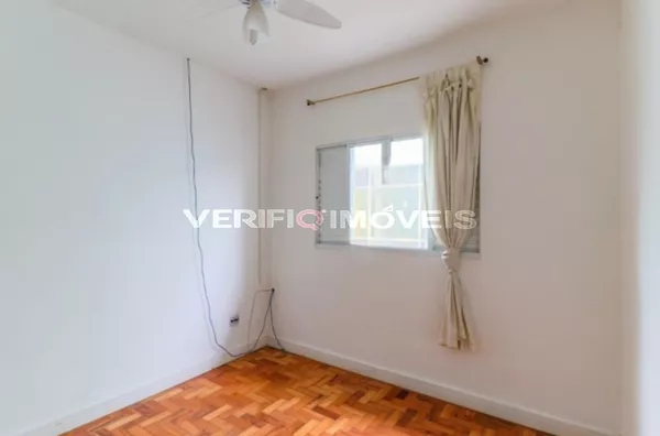CASA mobiliada com 3 dormitórios e 2 garagens