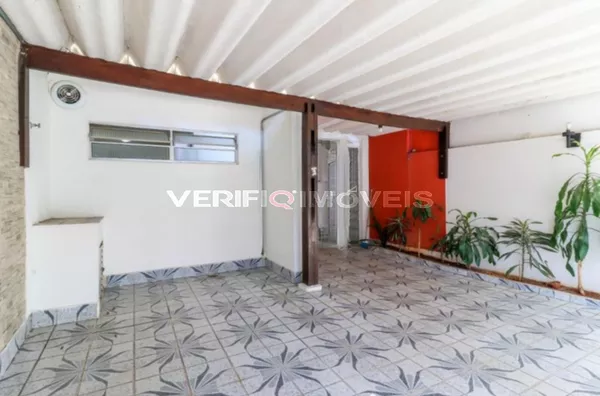CASA mobiliada com 3 dormitórios e 2 garagens