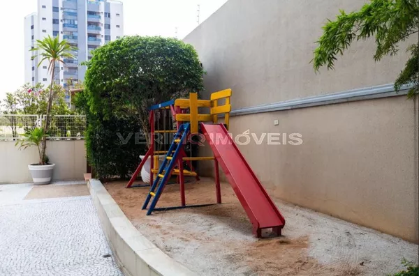 APARTAMENTO no 5º andar com 2 dormitórios e 1 garagem
