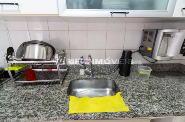 APARTAMENTO no 5º andar com 2 dormitórios e 1 garagem