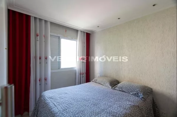APARTAMENTO no 5º andar com 2 dormitórios e 1 garagem