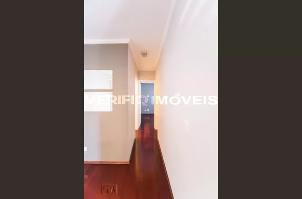 APARTAMENTO no 5º andar com 2 dormitórios e 1 garagem