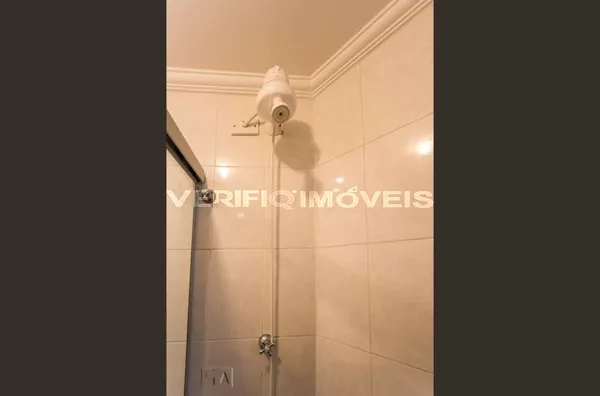 APARTAMENTO no 5º andar com 2 dormitórios e 1 garagem