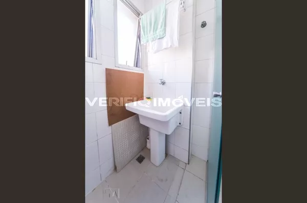 APARTAMENTO no 5º andar com 2 dormitórios e 1 garagem