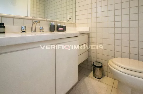 APARTAMENTO no 5º andar mobiliado com 1 dormitório e 1 garagem
