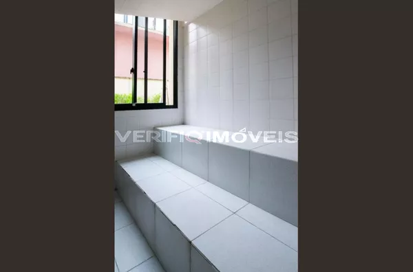 APARTAMENTO no 5º andar mobiliado com 1 dormitório e 1 garagem