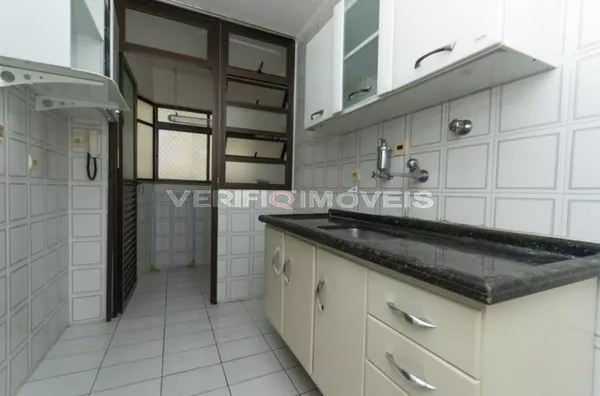 APARTAMENTO no 8º andar com 2 dormitórios e 1 garagem