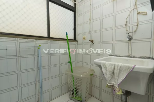 APARTAMENTO no 8º andar com 2 dormitórios e 1 garagem
