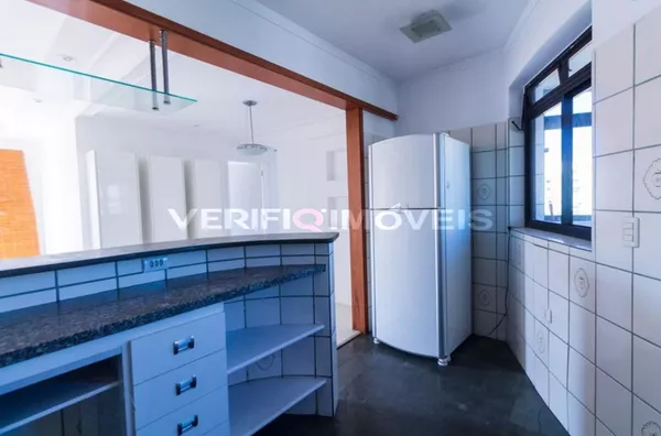 APARTAMENTO no 7º andar mobiliado com 2 dormitórios e 2 garagens
