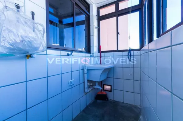APARTAMENTO no 7º andar mobiliado com 2 dormitórios e 2 garagens