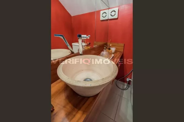 CASA EM CONDOMÍNIO mobiliada com 4 dormitórios e 3 garagens