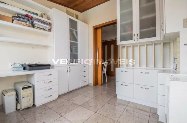 CASA EM CONDOMÍNIO mobiliada com 4 dormitórios e 3 garagens