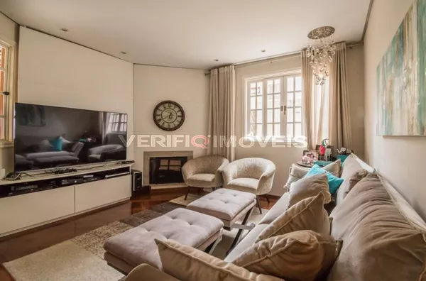 CASA EM CONDOMÍNIO mobiliada com 4 dormitórios e 3 garagens