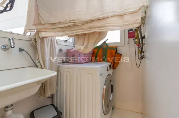 APARTAMENTO no 25º andar mobiliado com 1 dormitório e 2 garagens