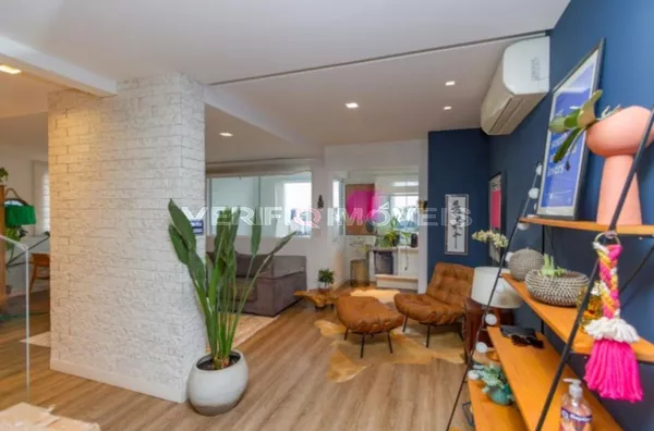 APARTAMENTO no 25º andar mobiliado com 1 dormitório e 2 garagens