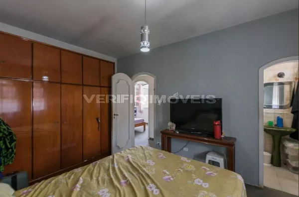 CASA com 3 dormitórios e 5 garagens