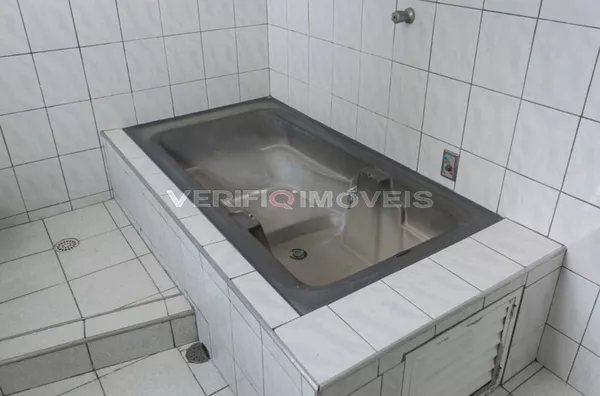 CASA com 3 dormitórios e 5 garagens