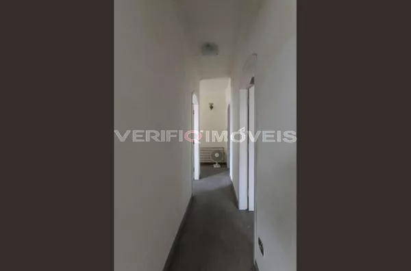 CASA com 3 dormitórios e 5 garagens