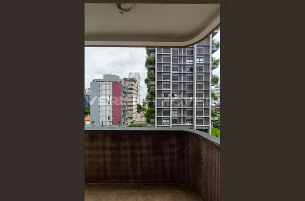 APARTAMENTO no 4º andar com 2 dormitórios e 1 garagem