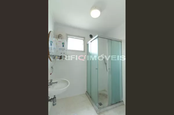 APARTAMENTO no 4º andar com 2 dormitórios e 1 garagem