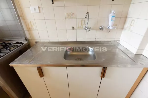 APARTAMENTO no 4º andar com 2 dormitórios e 1 garagem
