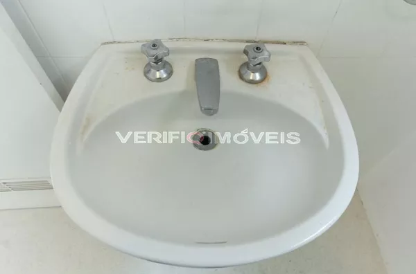 APARTAMENTO no 4º andar com 2 dormitórios e 1 garagem