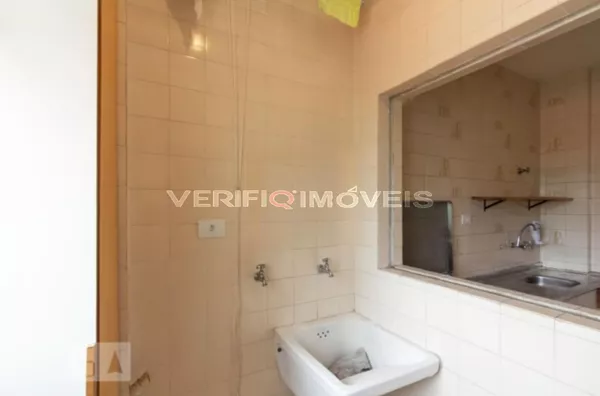 APARTAMENTO no 4º andar com 2 dormitórios e 1 garagem