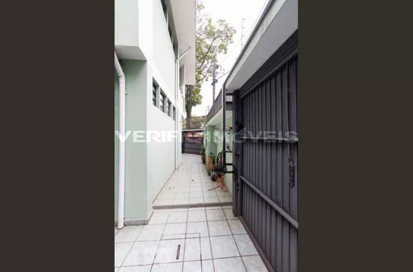 CASA mobiliada com 3 dormitórios e 2 garagens