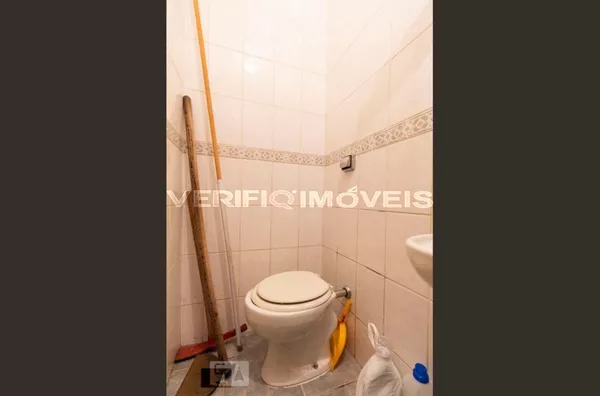 CASA mobiliada com 3 dormitórios e 2 garagens