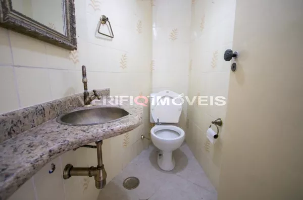 CASA com 3 dormitórios e 4 garagens