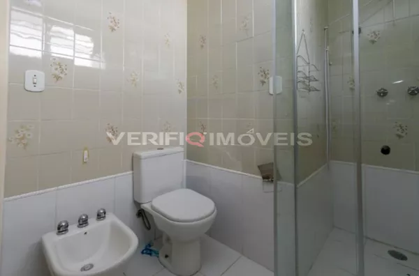 CASA com 3 dormitórios e 4 garagens