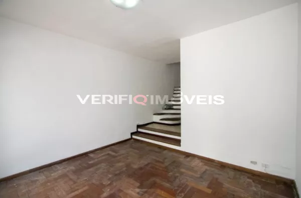 CASA com 3 dormitórios e 4 garagens