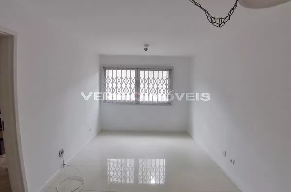 APARTAMENTO no 1º andar com 1 dormitório e 1 garagem