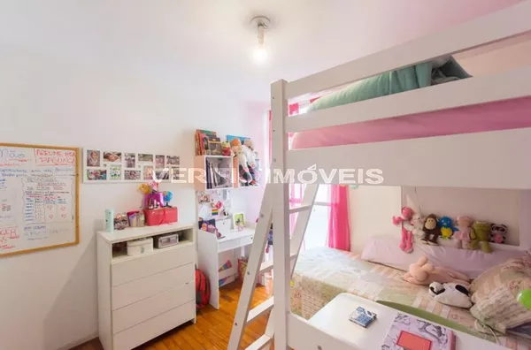 APARTAMENTO no 8º andar com 2 dormitórios e 1 garagem