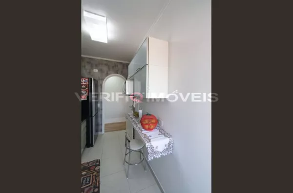 APARTAMENTO no 9º andar mobiliado com 2 dormitórios e 1 garagem