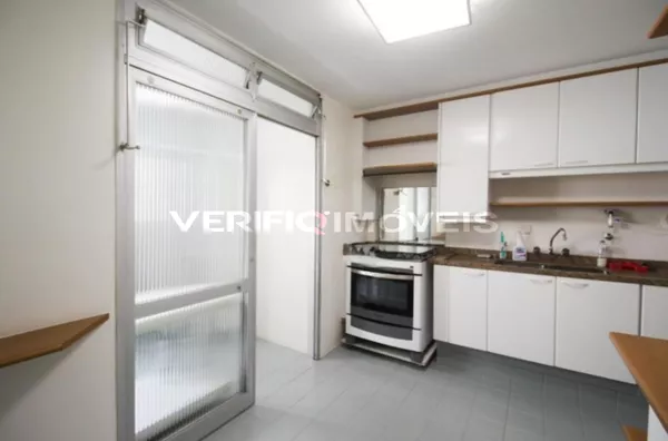 APARTAMENTO no 9º andar com 3 dormitórios e 2 garagens