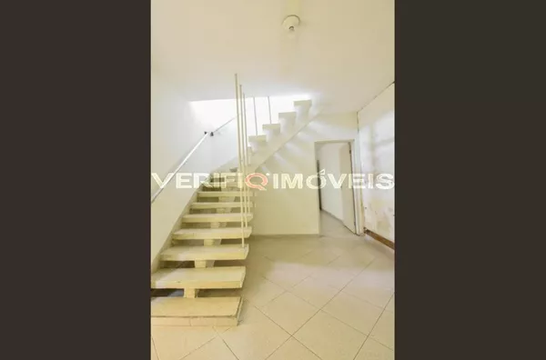 CASA com 2 dormitórios e 2 garagens