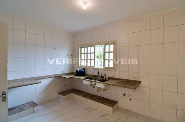 CASA com 4 dormitórios e 4 garagens