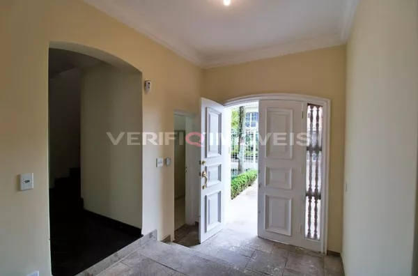 CASA com 4 dormitórios e 4 garagens