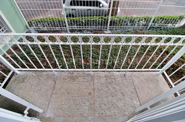 CASA com 4 dormitórios e 4 garagens