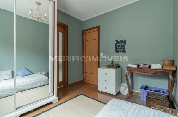 CASA com 6 dormitórios e 2 garagens